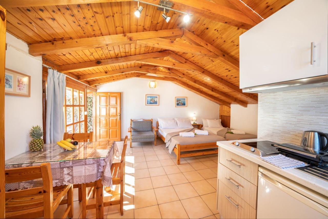 Alexatos Studios & Apartments Agia Efimia ภายนอก รูปภาพ
