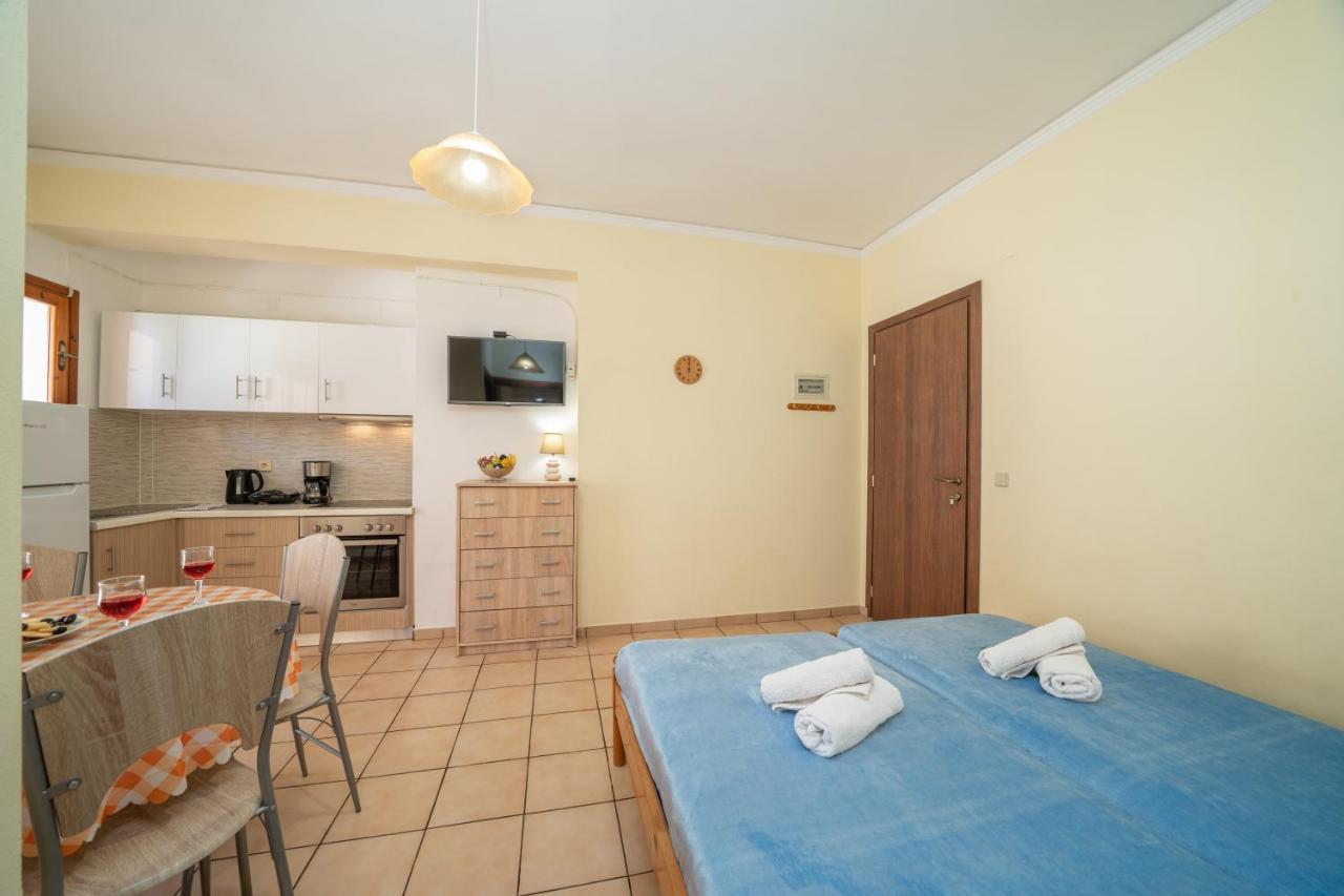 Alexatos Studios & Apartments Agia Efimia ภายนอก รูปภาพ