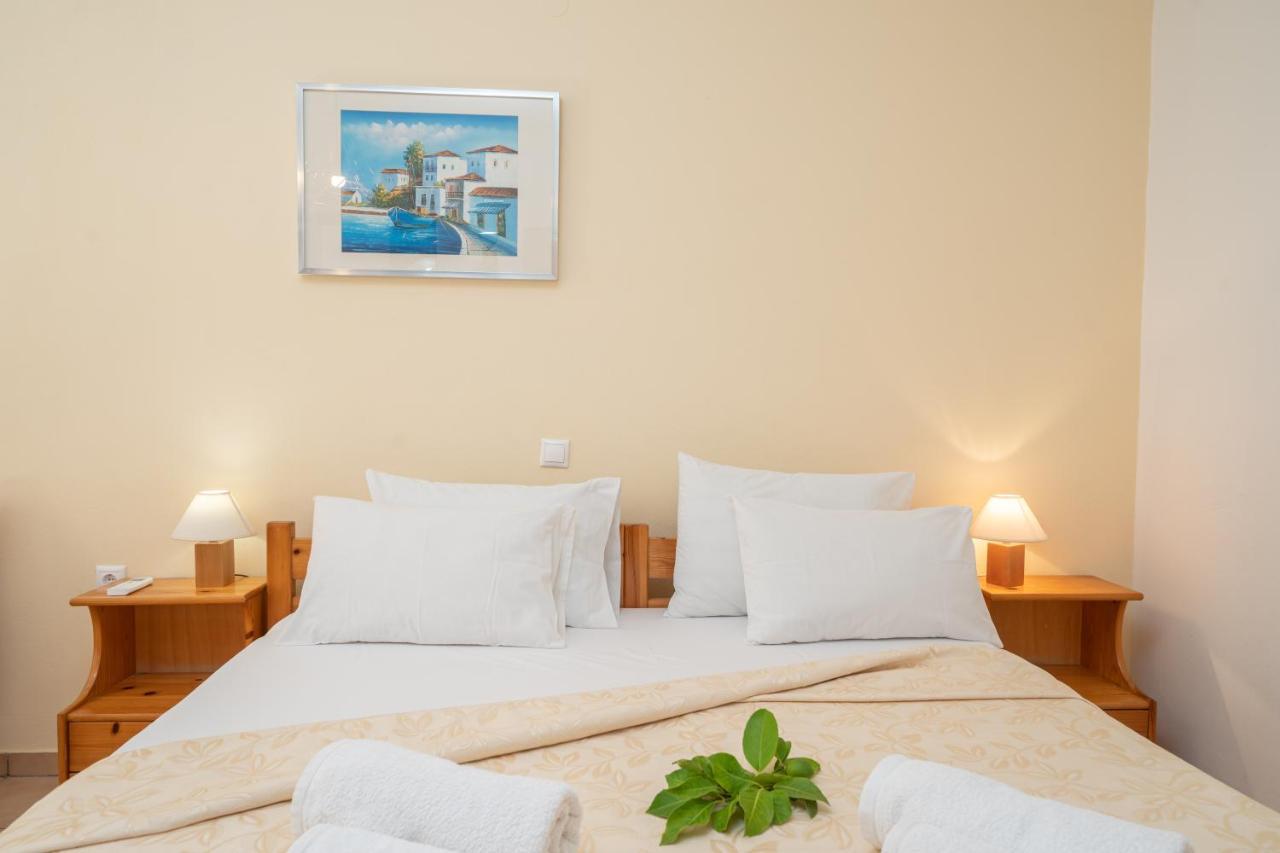 Alexatos Studios & Apartments Agia Efimia ภายนอก รูปภาพ