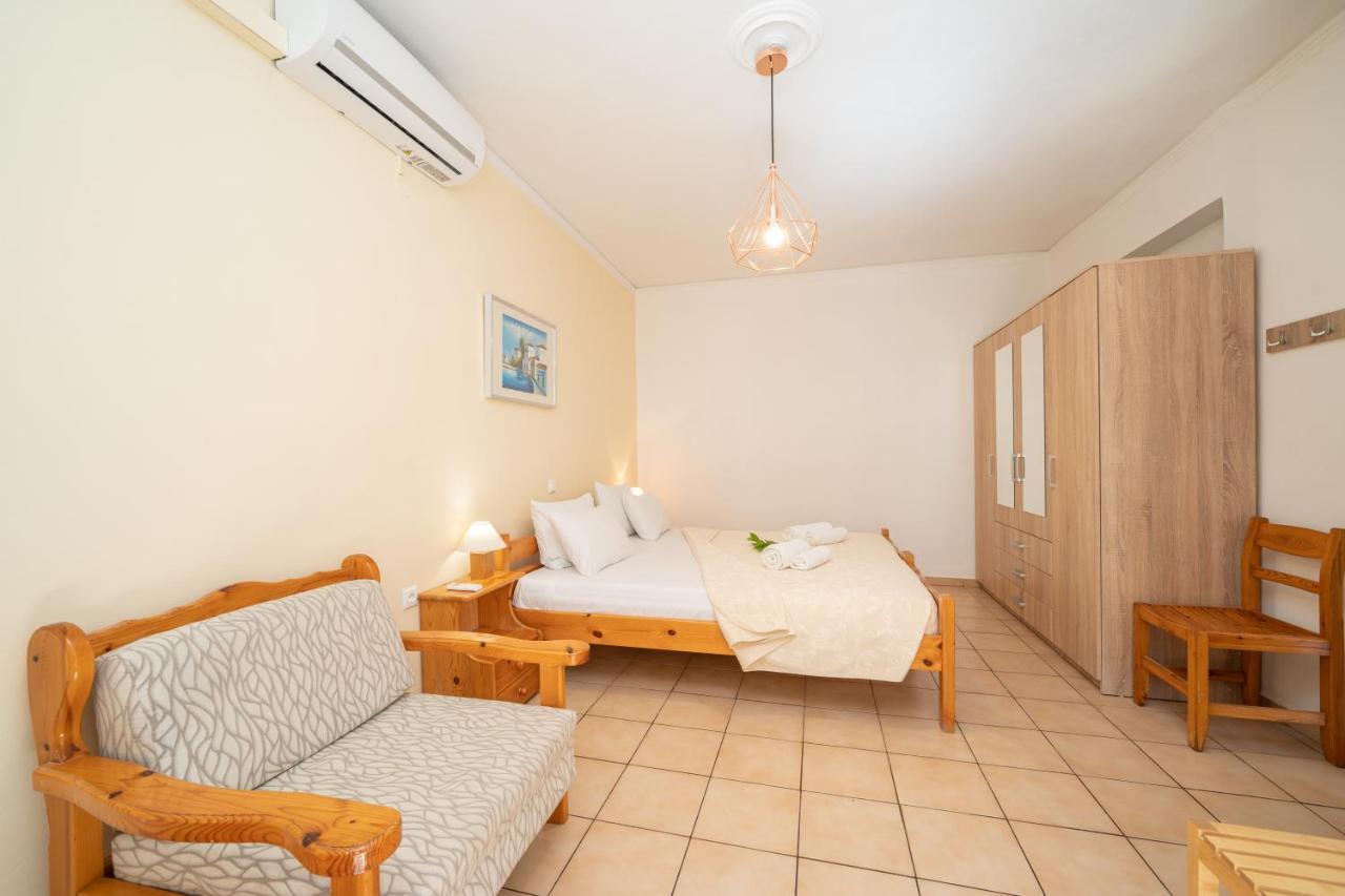 Alexatos Studios & Apartments Agia Efimia ภายนอก รูปภาพ