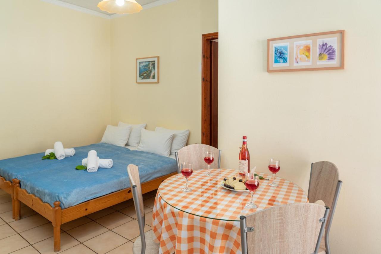 Alexatos Studios & Apartments Agia Efimia ภายนอก รูปภาพ