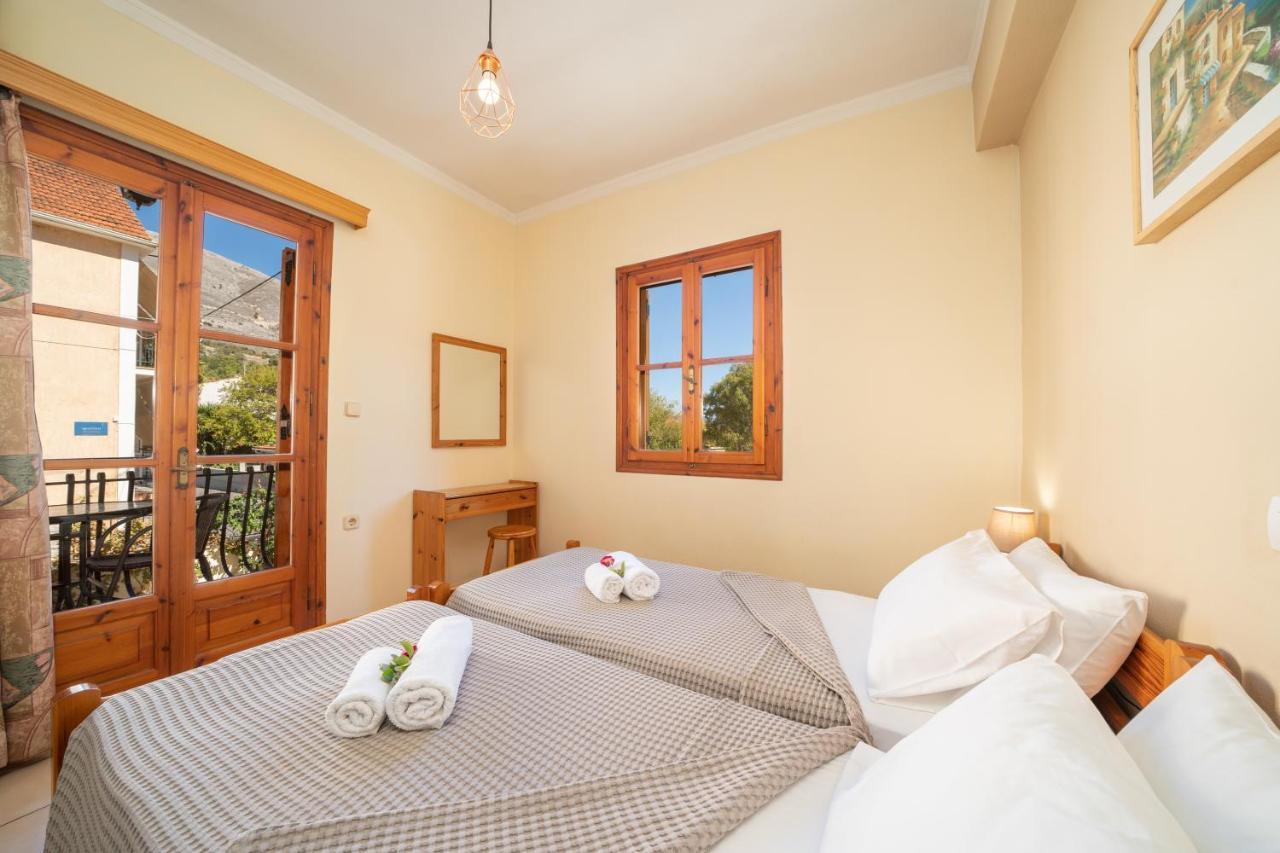 Alexatos Studios & Apartments Agia Efimia ภายนอก รูปภาพ