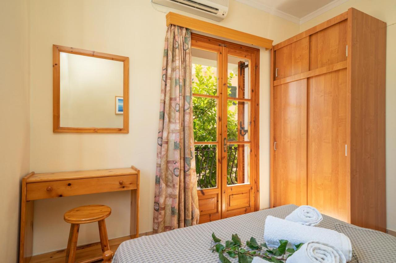 Alexatos Studios & Apartments Agia Efimia ภายนอก รูปภาพ