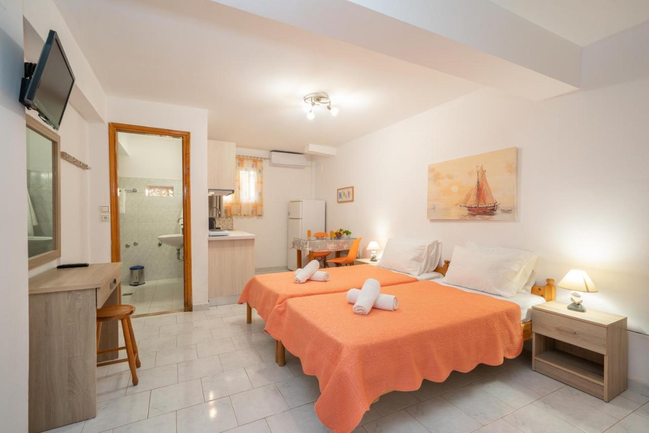 Alexatos Studios & Apartments Agia Efimia ภายนอก รูปภาพ